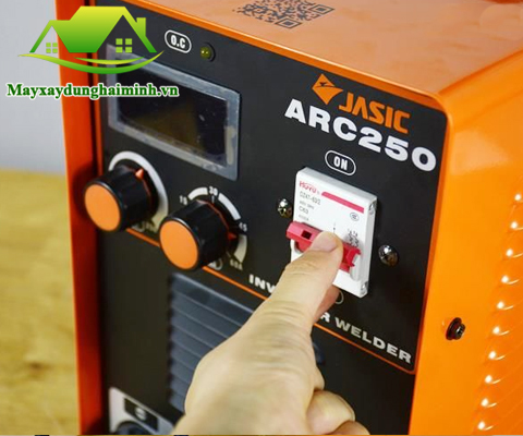 sử dụng Máy hàn que Jasic ARC-250 (R112)